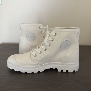 Palladium Pampa Hi Originale High Top Boot White  Mens 7.5 Women’s 9